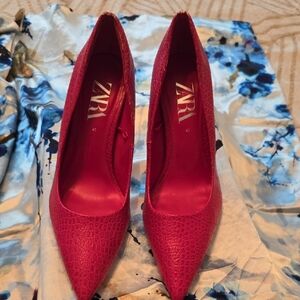 Zara Women's Bold Pink Croc-Embossed Heels